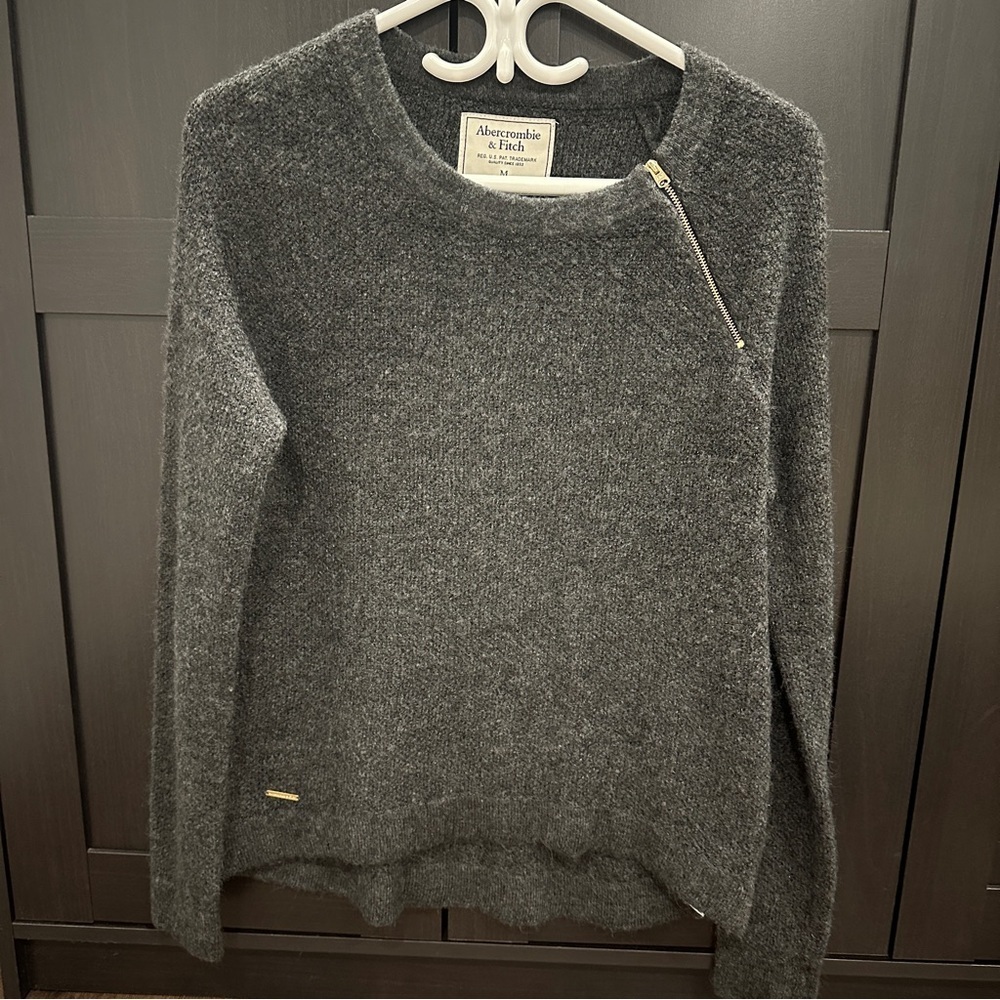 Abercrombie & Fitch Charcoal Gray Sweater with Gold Zipper Size Medium Women’s